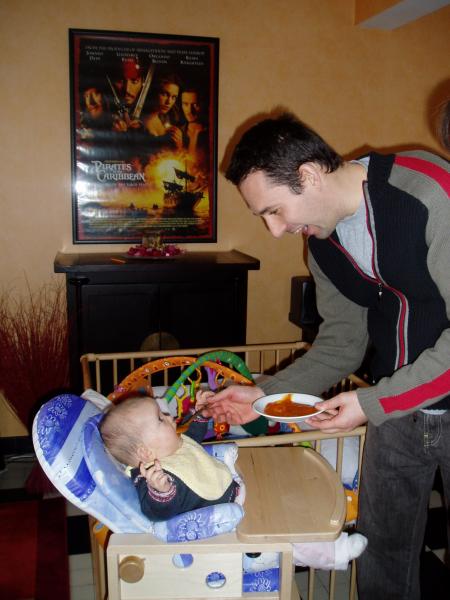 Un homme et un couffin