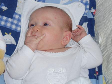 Albane apprend � siffler